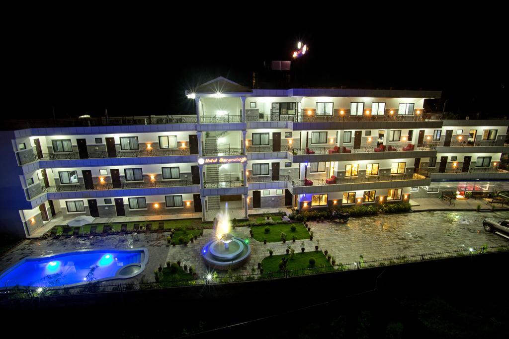 Hotel Swapna Bagh- Your Place ポカラ エクステリア 写真