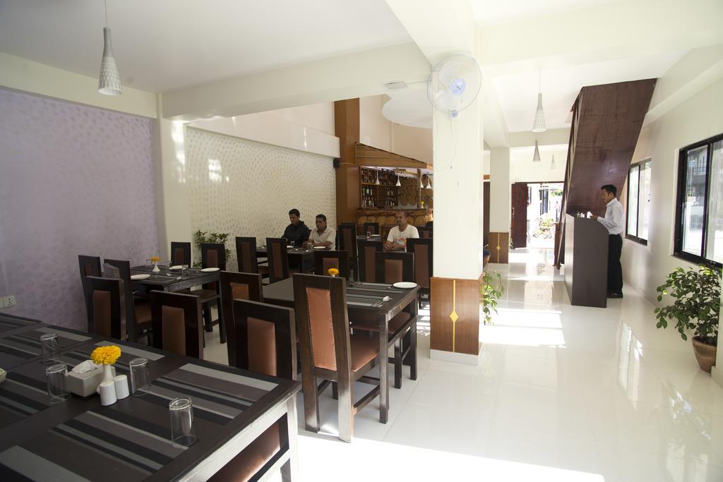 Hotel Swapna Bagh- Your Place ポカラ エクステリア 写真