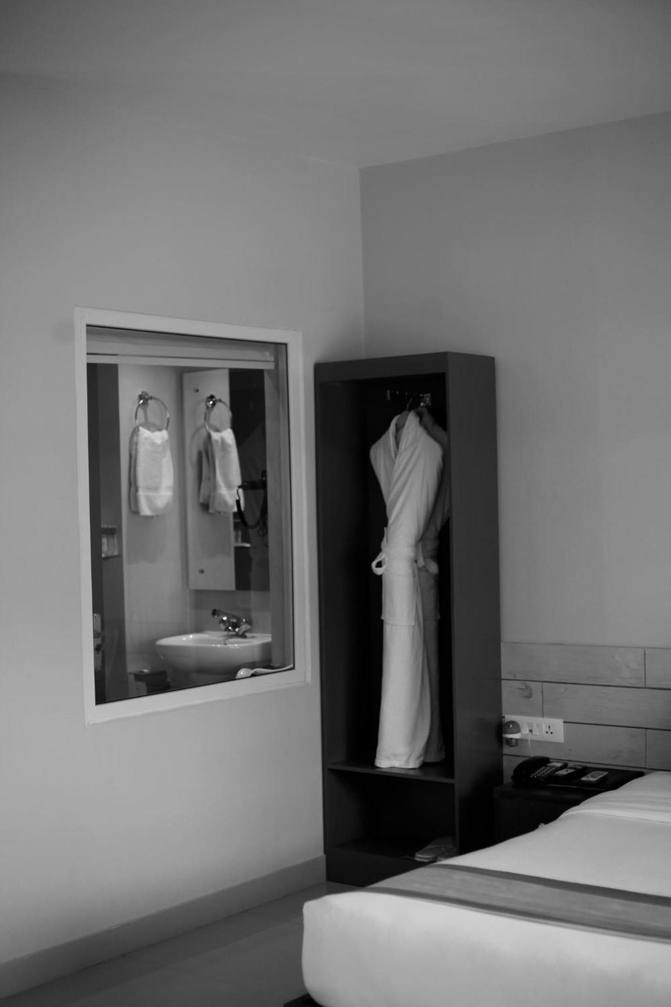 Hotel Swapna Bagh- Your Place ポカラ エクステリア 写真