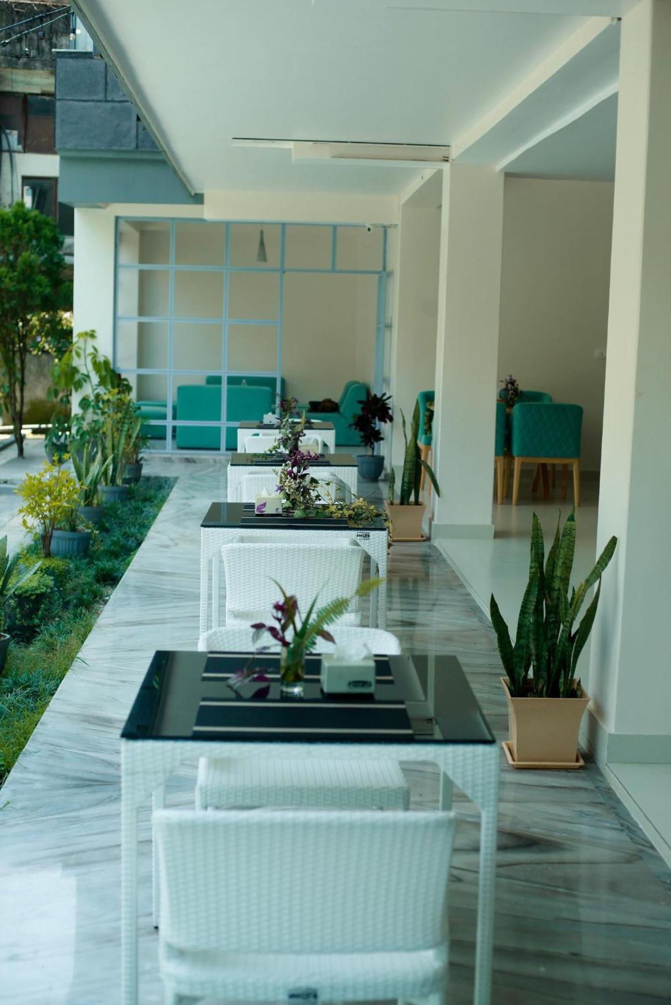 Hotel Swapna Bagh- Your Place ポカラ エクステリア 写真