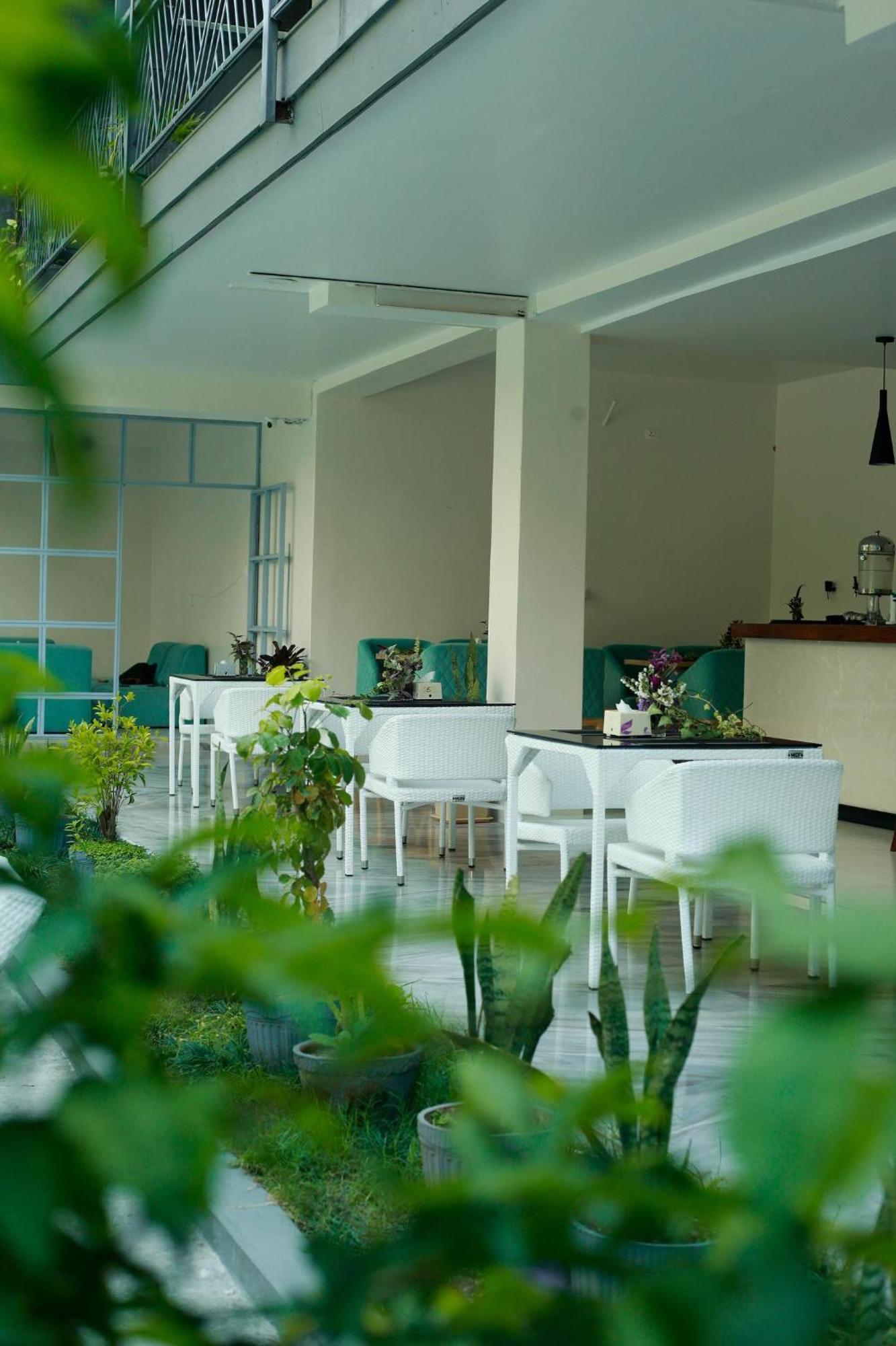 Hotel Swapna Bagh- Your Place ポカラ エクステリア 写真